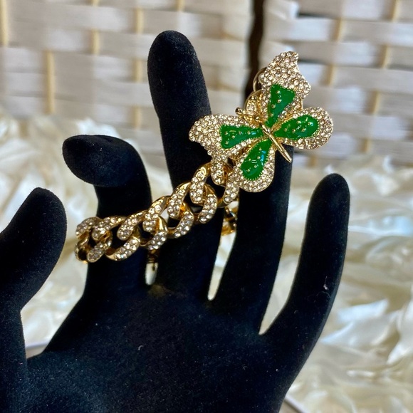 NWT Austrian Crystal, Enameled Butterfly Spinner Bracelet in Goldtone (8.00 In) - Picture 15 of 17